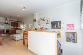 Istra, Rovinj, stan u prizemlju s velikom konobom u podrumu 89 m2, Rovinj, Appartment