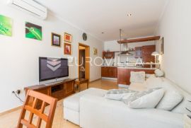 Istra, Rovinj, stan u prizemlju s velikom konobom u podrumu 89 m2, Rovinj, Appartment