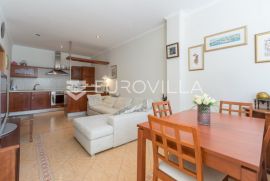 Istra, Rovinj, stan u prizemlju s velikom konobom u podrumu 89 m2, Rovinj, Appartment