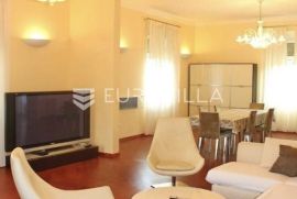 Opatija, luksuzan trosoban stan NKP 197 m2 + 4 VPM, Opatija, Appartment