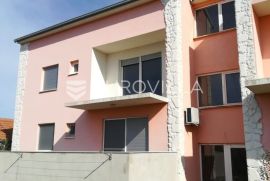 Šolta, dvosoban stan u zgradi 70m2, Šolta, Appartement