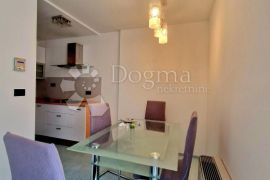 Dvosobni stan s dnevnim boravkom u srcu Rijeke, Rijeka, Appartment