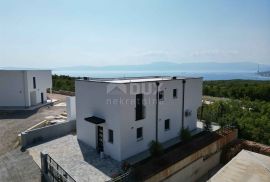 ŠMRIKA- moderna villa 157m2 s panoramskim pogledom na more i s bazenom + okoliš 325m2, Kraljevica, Дом