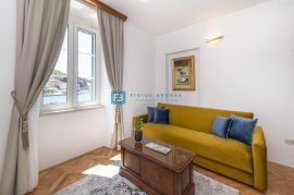 MURTER, predivna villa s bazenom, 1. red do mora, centar grada, Murter, العقارات التجارية