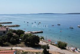 PAG, MANDRE- troetažni stan 2. RED DO MORA!!! 190m2 s pogledom na more i bazenom + okoliš, Pag, Stan