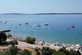 PAG, MANDRE- troetažni stan 2. RED DO MORA!!! 190m2 s pogledom na more i bazenom + okoliš, Pag, Stan