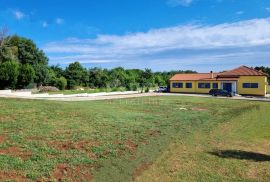 ISTRA, LABIN - Kuća s neodoljivo prostranom okućnicom, Labin, Дом