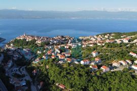 Vrbnik, otok Krk, dinamična samostojeća kuća sa bazenom i velikom okućnicom, Vrbnik, Kuća