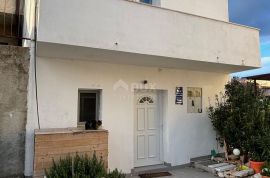 ZADAR, VINJERAC- Kamena kuća sa tri apartmana! Blizina mora!, Posedarje, Дом