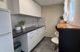 ZADAR, VINJERAC- Kamena kuća sa tri apartmana! Blizina mora!, Posedarje, Дом