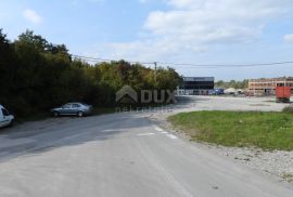 PERMANI, JURDANI-građevinsko zemljište 2000m2 s građ. dozvolom za halu od 600m2 (namjena: trgovačka, zanatska, industrijska), Matulji, Γη