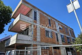 Osijek, Retfala, luksuzan trosoban stan 90 m2 na prvom katu s vrtom, Osijek, Flat