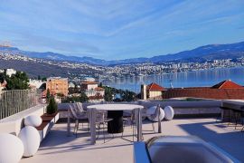 OPATIJA, CENTAR – luksuzan penthouse u centru Opatije, privatna pozicija i krovni bazen, samo 200m od mora, Opatija, Kвартира