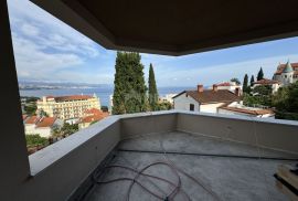 OPATIJA, CENTAR – luksuzan penthouse u centru Opatije, privatna pozicija i krovni bazen, samo 200m od mora, Opatija, Kвартира