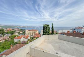 OPATIJA, CENTAR – luksuzan penthouse u centru Opatije, privatna pozicija i krovni bazen, samo 200m od mora, Opatija, Kвартира