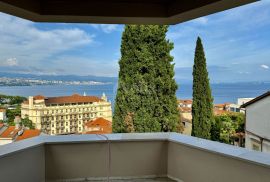 OPATIJA, CENTAR – luksuzan penthouse u centru Opatije, privatna pozicija i krovni bazen, samo 200m od mora, Opatija, Kвартира