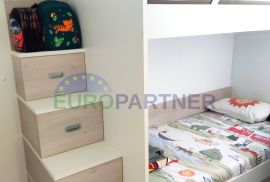 Atraktivan manji stan s bazenom i  vrtom, ukupno 200 m2, Trogir, Trogir, Διαμέρισμα