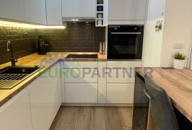 Atraktivan manji stan s bazenom i  vrtom, ukupno 200 m2, Trogir, Trogir, Διαμέρισμα