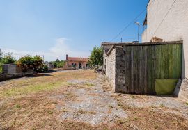 Kamena kuća s pomoćnim objektom i garažom, Svetvinčenat, Istra, Svetvinčenat, Maison