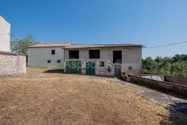 Kamena kuća s pomoćnim objektom i garažom, Svetvinčenat, Istra, Svetvinčenat, Maison