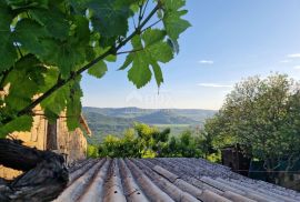 ISTRA, LIVADE (OKOLICA) - Kamene starine s panoramskim pogledom, Oprtalj, Ev