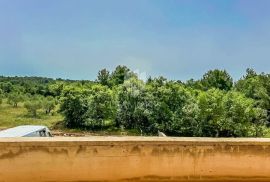 Kuća sa bazenom 1 kilometar do mora, Poreč, بيت