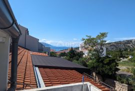 SENJ, STINICA, stan s garažom na prvom katu, balkon, pogled more, Senj, Daire