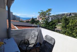 SENJ, STINICA, stan s garažom na prvom katu, balkon, pogled more, Senj, Daire