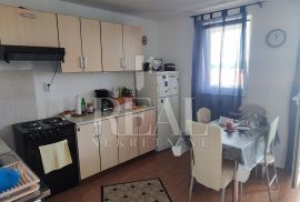 Kuća P+2 240m2 400 m od mora, Šibenik - Okolica, بيت