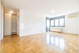 Zagreb, Rudeš, odličan i funkcionalan trosoban stan NKP 78,07 m2, Zagreb, Apartamento