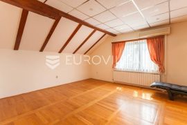 Zagreb Mikulići samostojeća kuća 300m2 na parceli 520m2, Zagreb, Maison