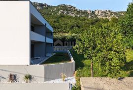 OTOK KRK, BAŠKA (okolica) - Stan 2S+DB u novogradnji s terasom i 2 parkirna mjesta, Baška, Appartment