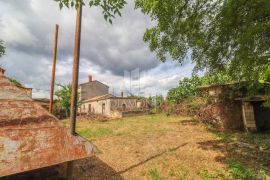 Barban, kuća sa potencijalom i velikom okućnicom!, Barban, House