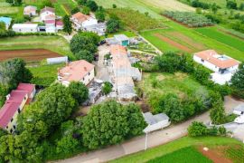 Barban, kuća sa potencijalom i velikom okućnicom!, Barban, House