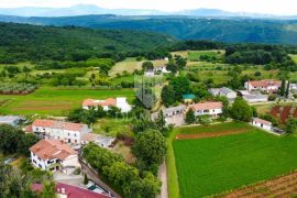 Barban, kuća sa potencijalom i velikom okućnicom!, Barban, House