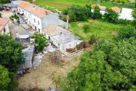 Barban, kuća sa potencijalom i velikom okućnicom!, Barban, House