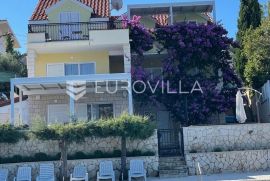 Trogir, Seget Vranjica prekrasna kuća prvi red do mora, Seget, Maison