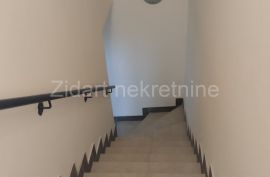 Novi grad, poslovno-stambeni objekat od 195m2, uknjižen, Zemun, Casa