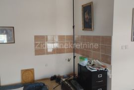 Novi grad, poslovno-stambeni objekat od 195m2, uknjižen, Zemun, Casa