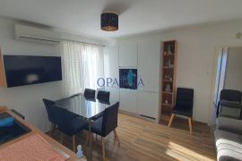 Klenovica - apartman na 1. katu s pogledom na more!, Novi Vinodolski, Apartamento