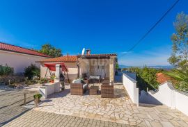 OTOK KRK, unutrašnjost otoka - samostojeća kuća, Dobrinj, House