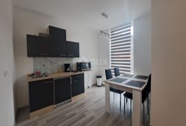 OPATIJA, OPRIĆ - apartmanska vila s 5 apartmana i bazenom, Opatija - Okolica, Σπίτι