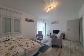 OPATIJA, OPRIĆ - apartmanska vila s 5 apartmana i bazenom, Opatija - Okolica, Σπίτι