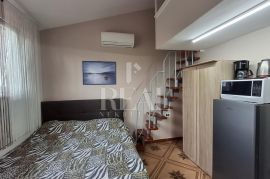 Pula-Veli vrh apartmanska kuća 260m2 sa grijanim bazenom !, Pula, Maison