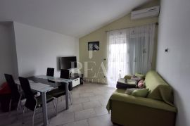 Pula-Veli vrh apartmanska kuća 260m2 sa grijanim bazenom !, Pula, Σπίτι