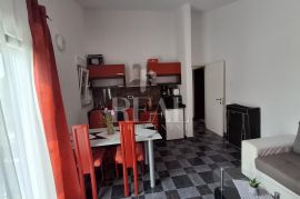 Pula-Veli vrh apartmanska kuća 260m2 sa grijanim bazenom !, Pula, Maison