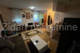 Altina, 38m2, 1.5, prodaje se namešten, Zemun, Appartement