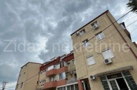 Altina, 38m2, 1.5, prodaje se namešten, Zemun, Appartement