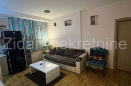 Altina, 38m2, 1.5, prodaje se namešten, Zemun, Appartement