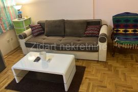 Altina, 38m2, 1.5, prodaje se namešten, Zemun, Appartement